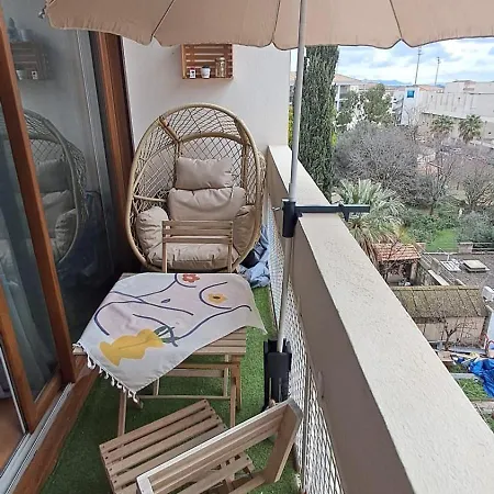 Charming T1 With Balcony In * Hyères